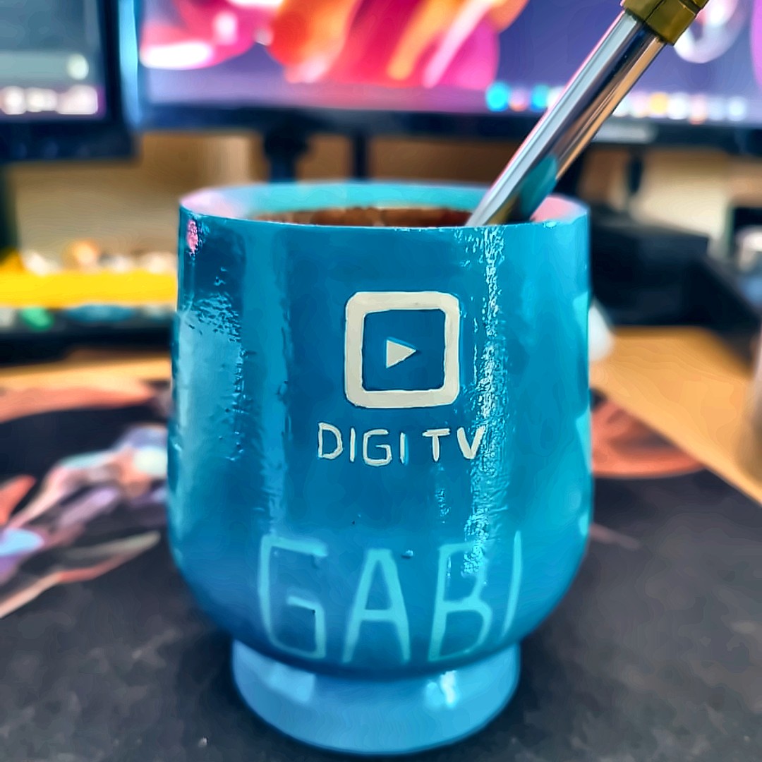 Detalle de marca DigiTV en el estudio